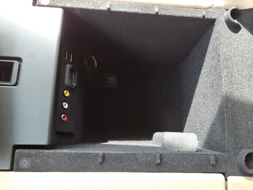 Used 2013 Ford Taurus SEL image 22