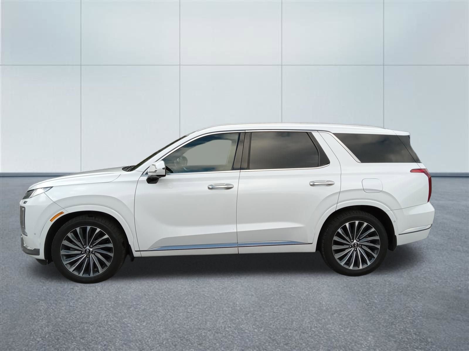 Used 2023 Hyundai Palisade Calligraphy w/ Cargo Package AWD/4WD image 2