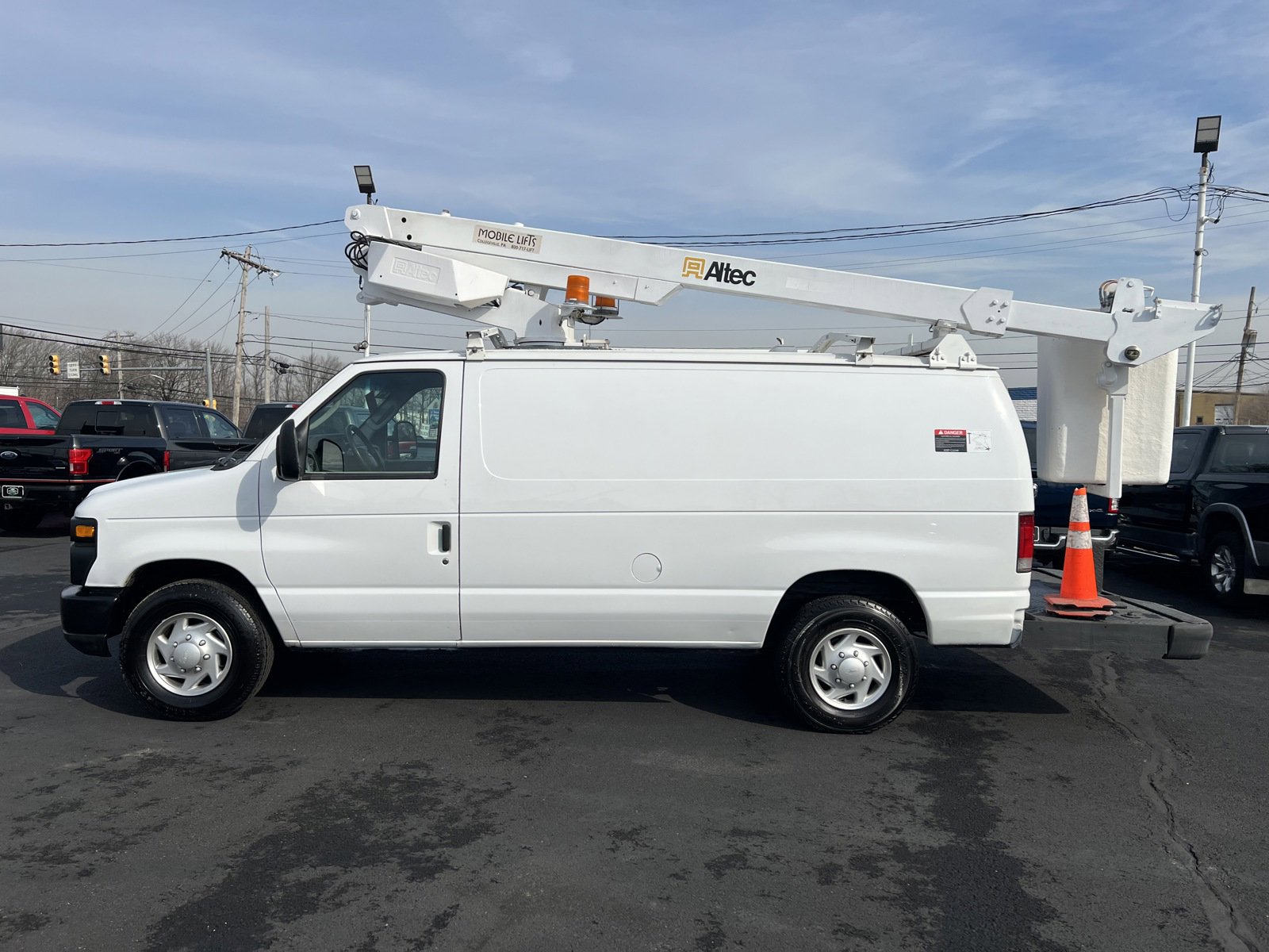 Used 2014 Ford E-350 and Econoline 350 Super Duty image 4
