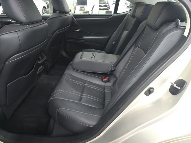 Used 2024 Lexus ES 350 Ultra Luxury w/ Accessory Package (Z2) FWD image 12
