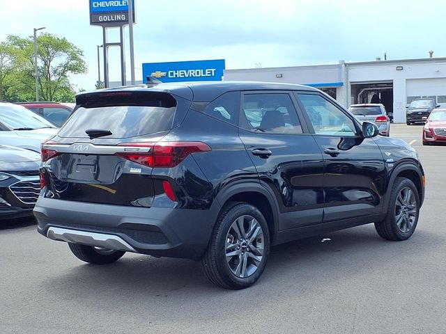 Used 2023 Kia Seltos LX AWD/4WD image 2