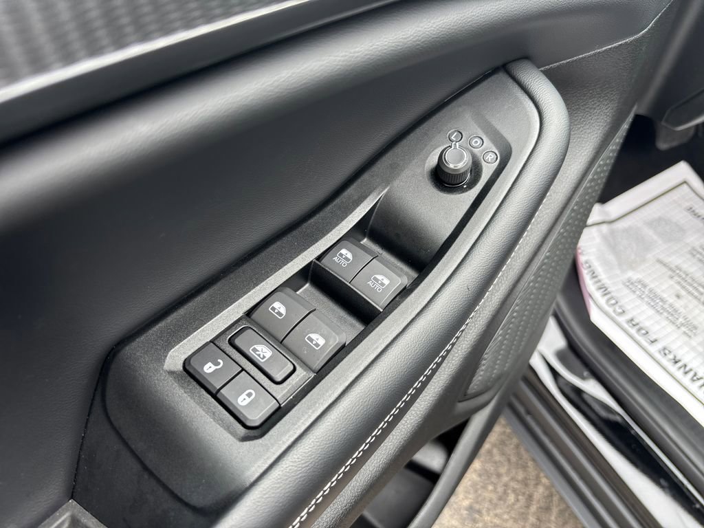 Used 2025 Jeep Grand Cherokee Laredo X w/ Luxury Tech Group I AWD/4WD image 21
