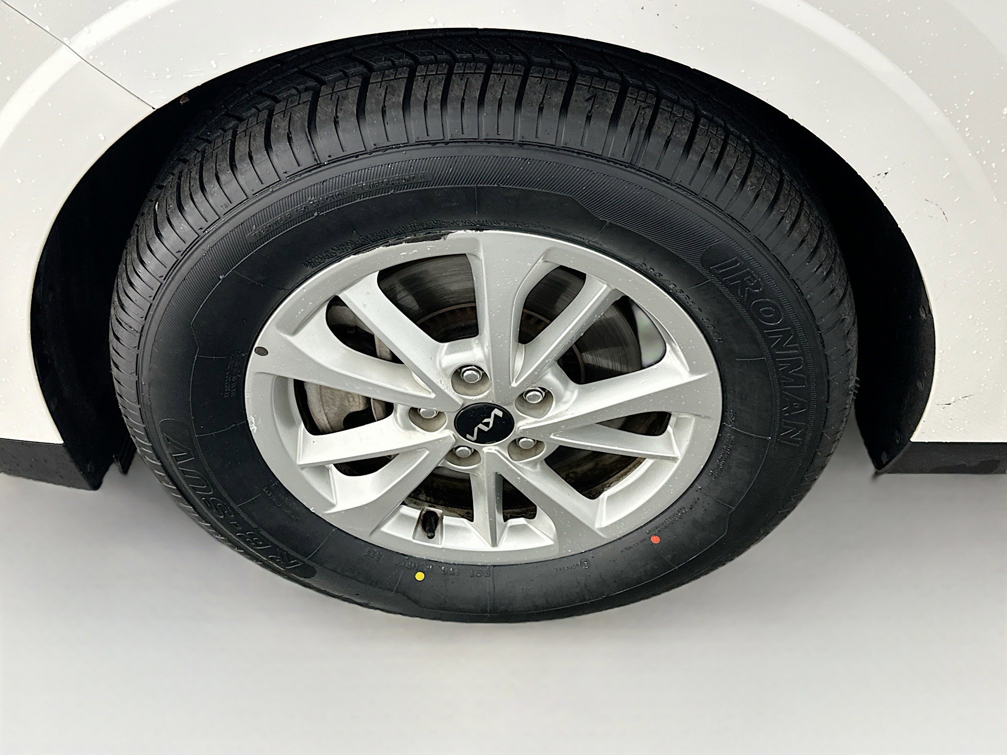 Used 2024 Kia Carnival LX image 11