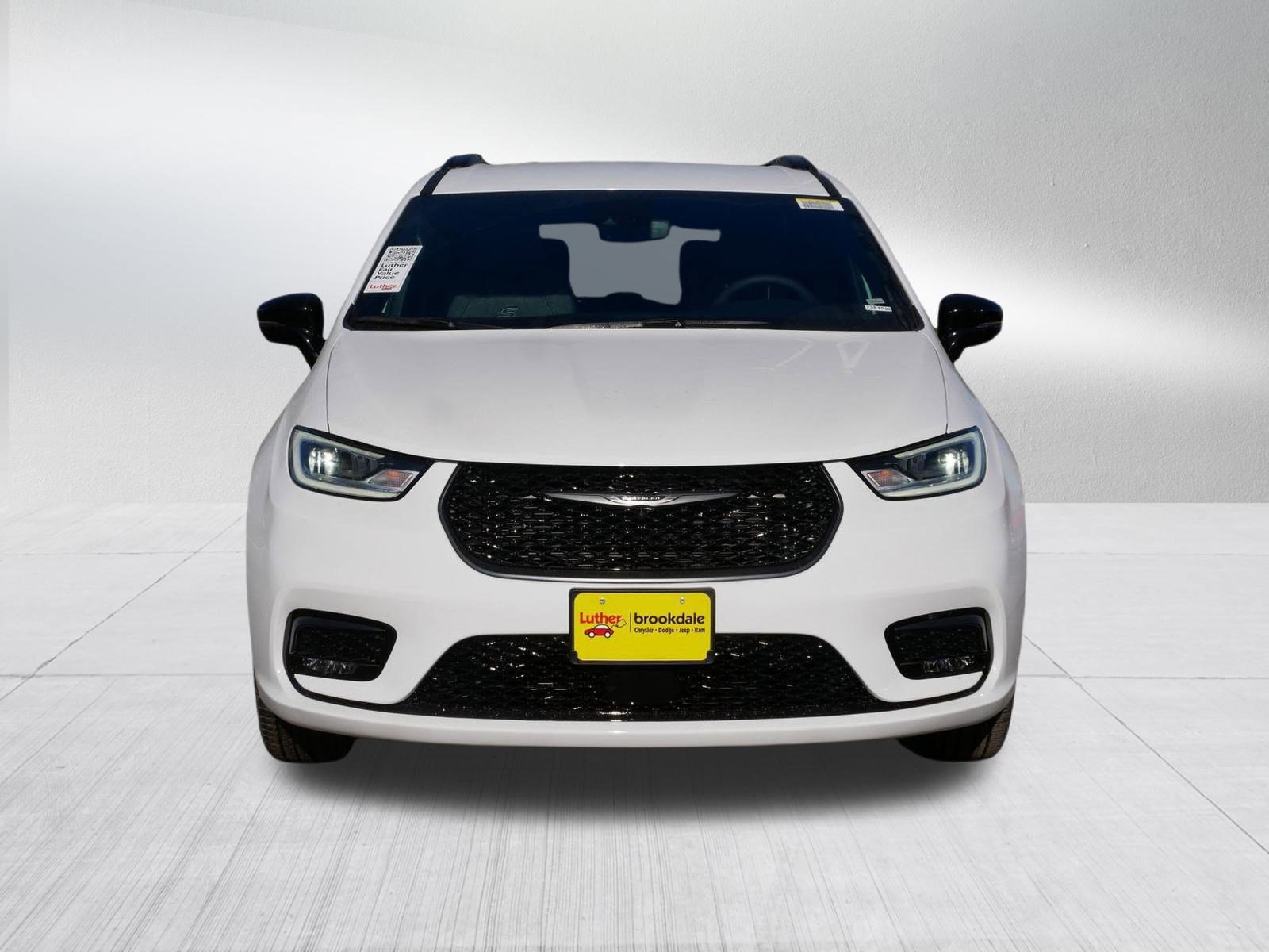 New 2026 Chrysler Pacifica Select FWD image 2