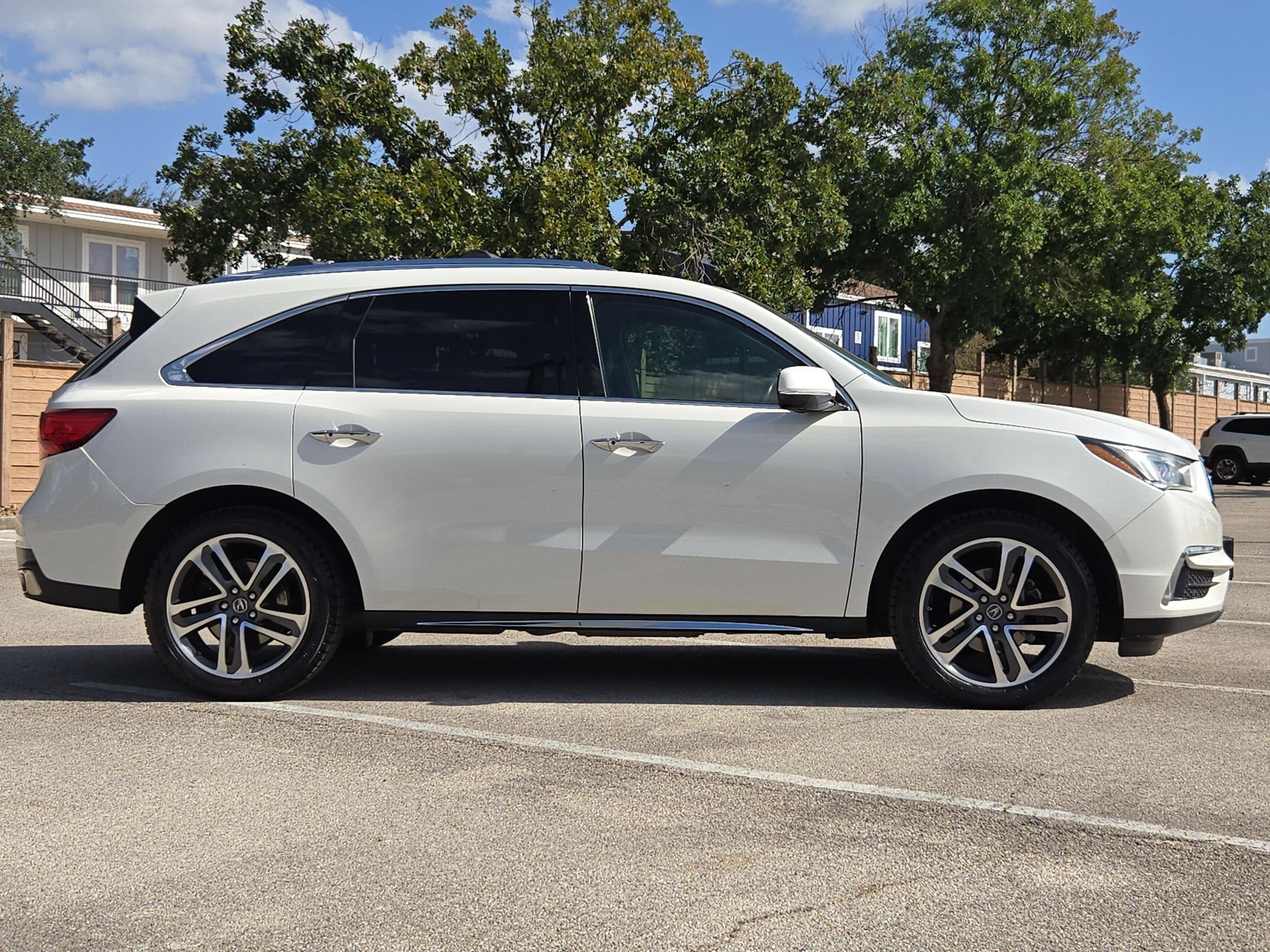 Used 2017 Acura MDX w/ Advance Package AWD/4WD image 2