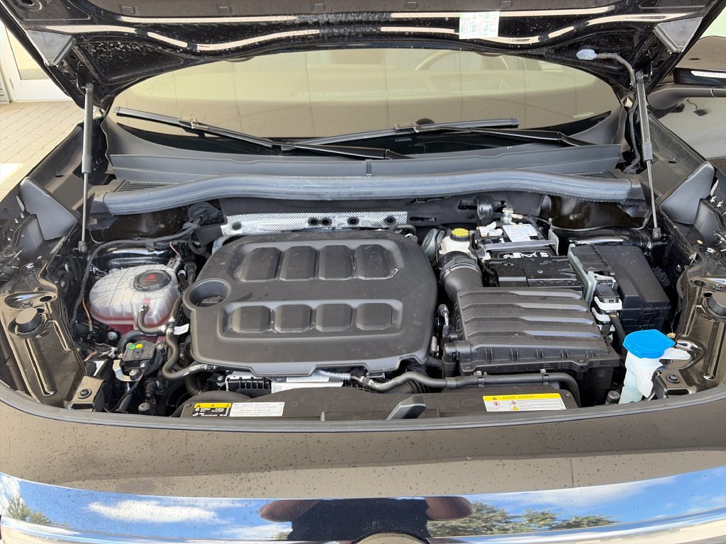Certified 2026 Volkswagen Tiguan SE R-Line FWD image 41