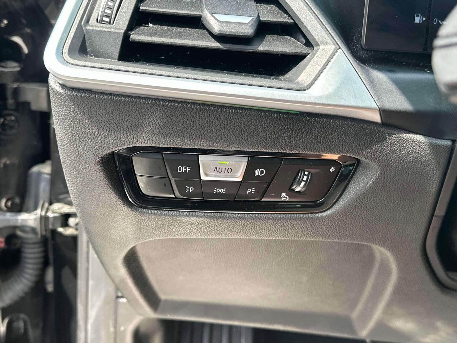 Used 2023 BMW 330i xDrive Sedan w/ Premium Package image 21