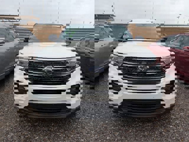 Certified 2024 Ford Explorer XLT image 3