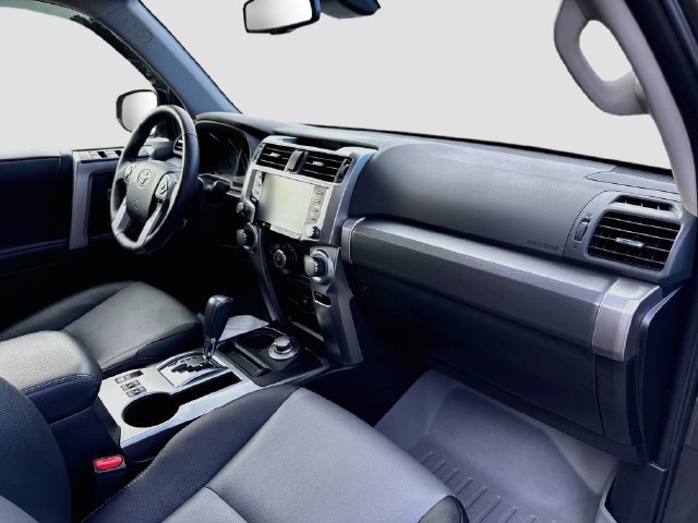 Used 2022 Toyota 4Runner SR5 Premium w/ Moonroof Package AWD/4WD image 30