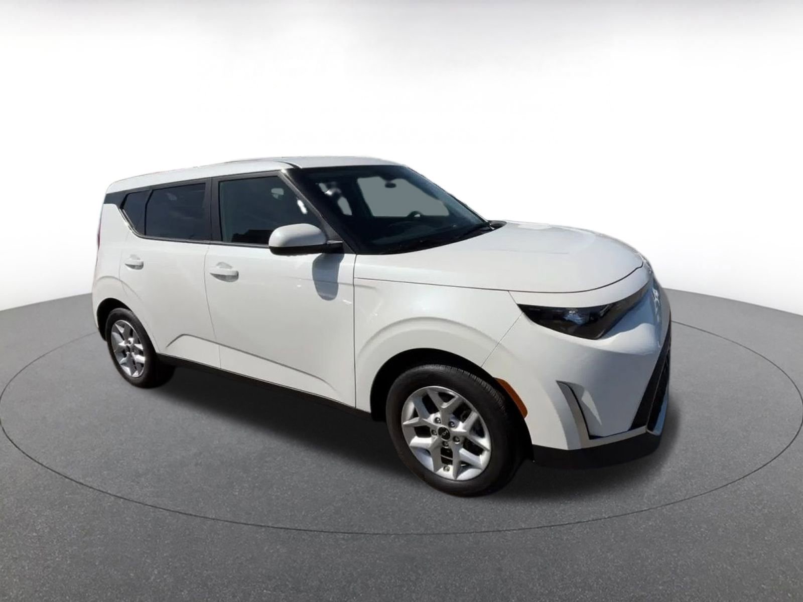 Used 2025 Kia Soul LX w/ LX Technology Package FWD image 2
