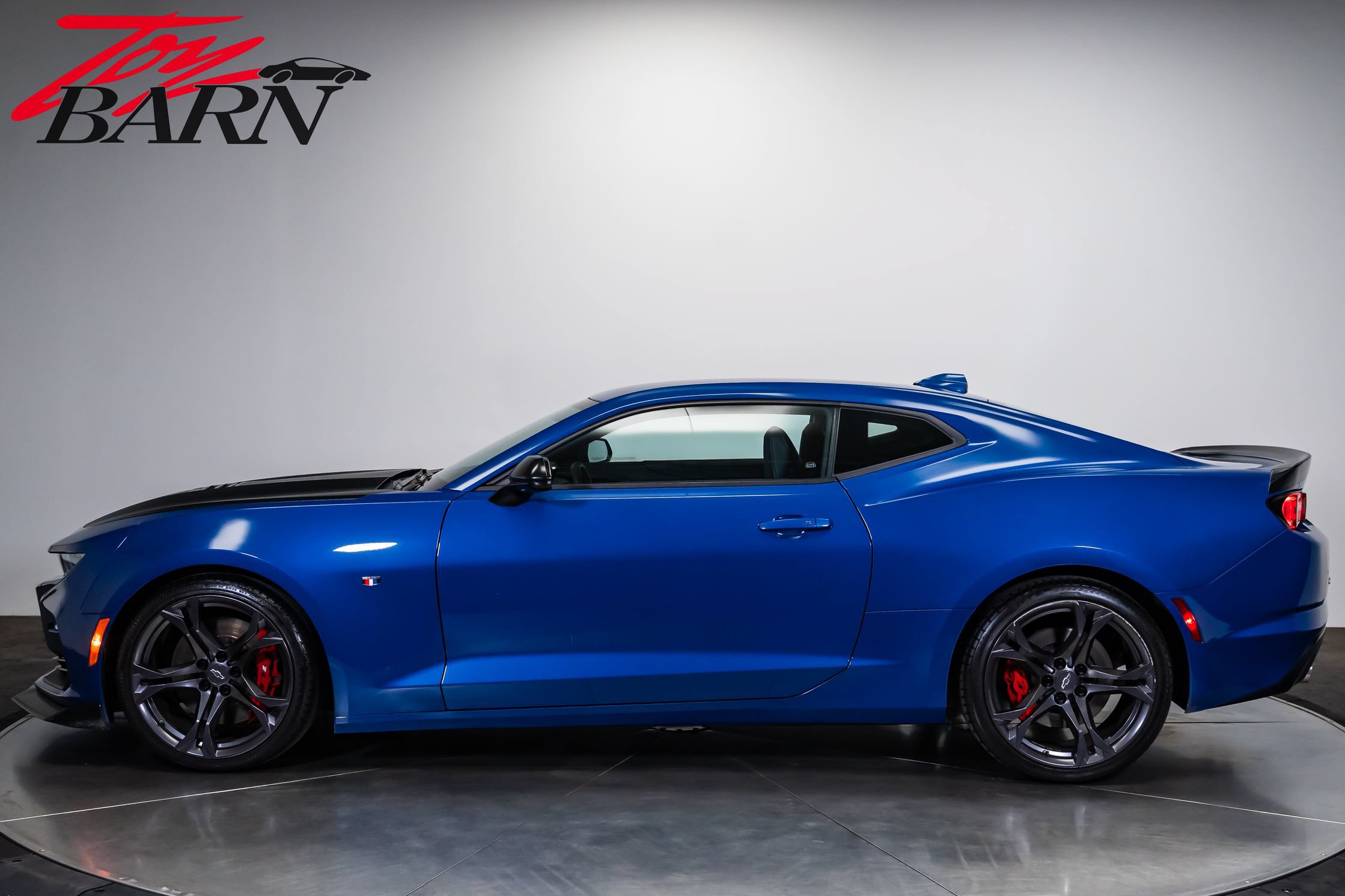 Used 2021 Chevrolet Camaro SS RWD image 2
