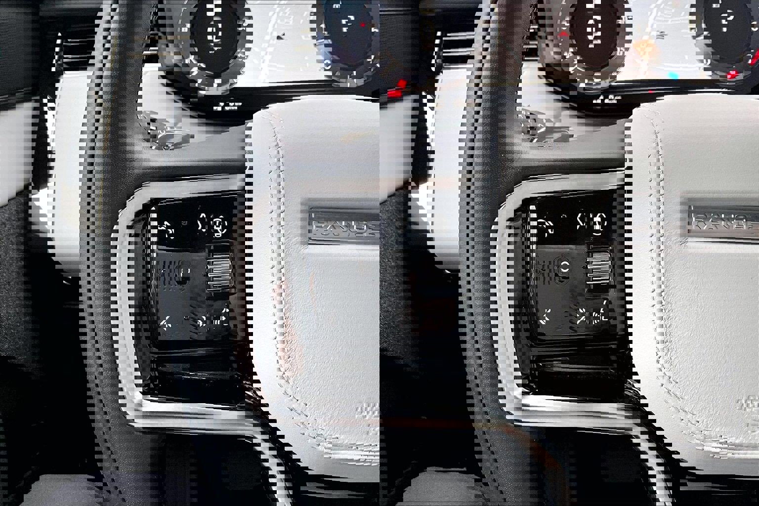 Used 2025 Land Rover Range Rover Sport image 23