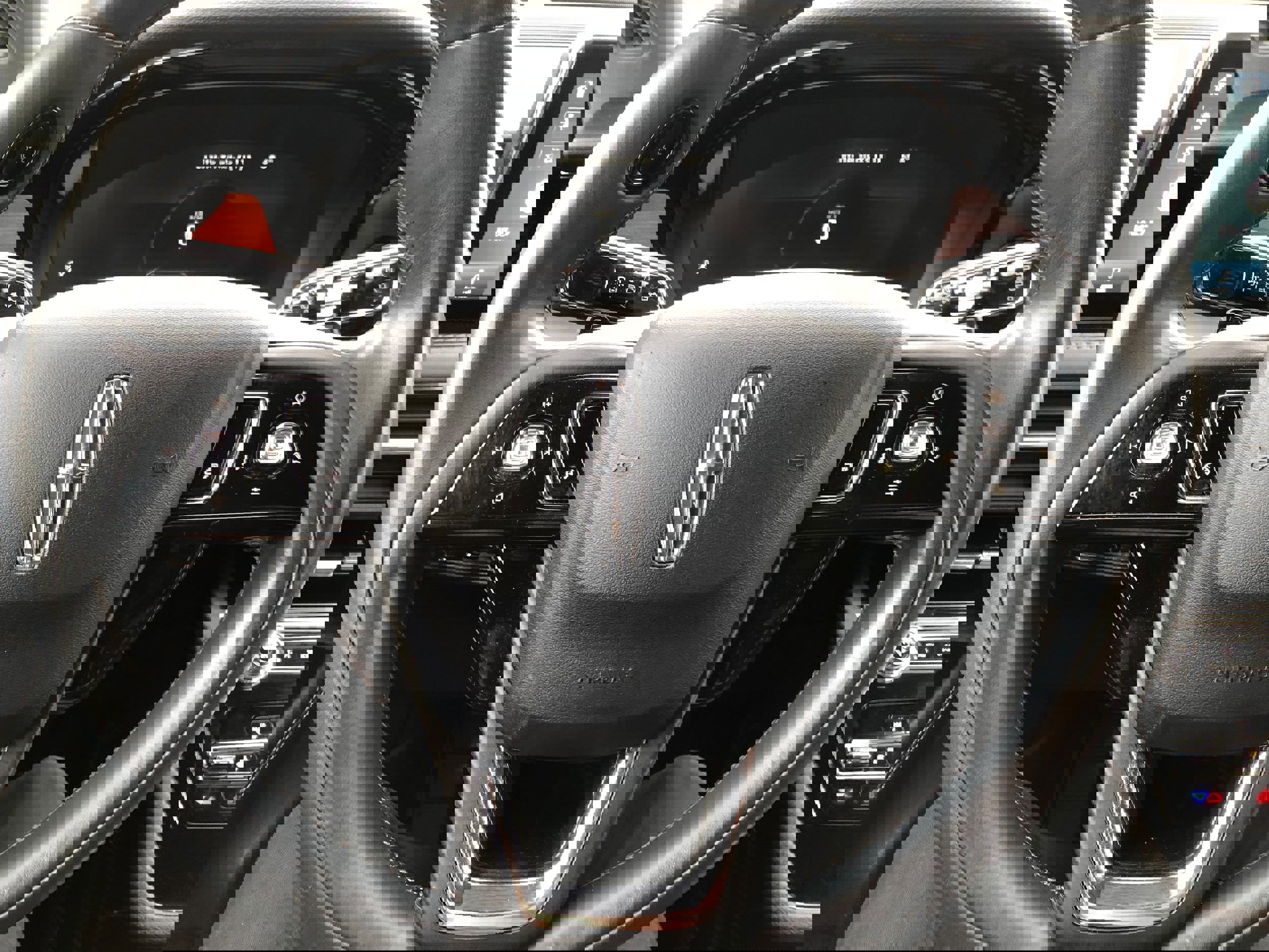 Used 2022 Lincoln Corsair Reserve w/ Elements Package image 15