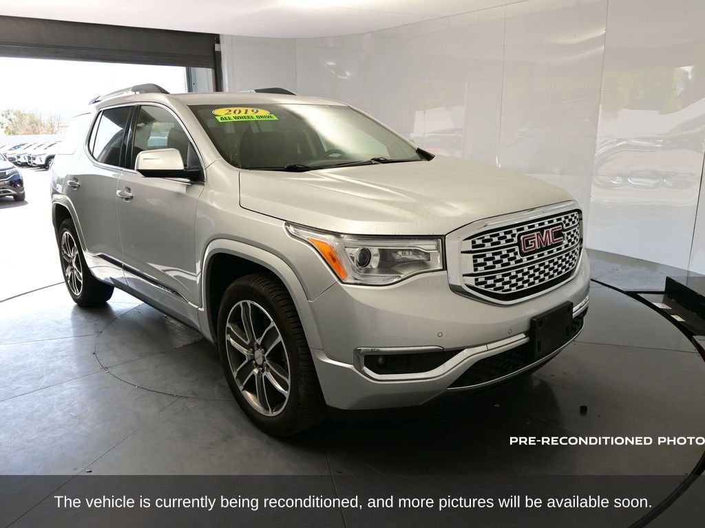 Used 2019 GMC Acadia Denali image 3
