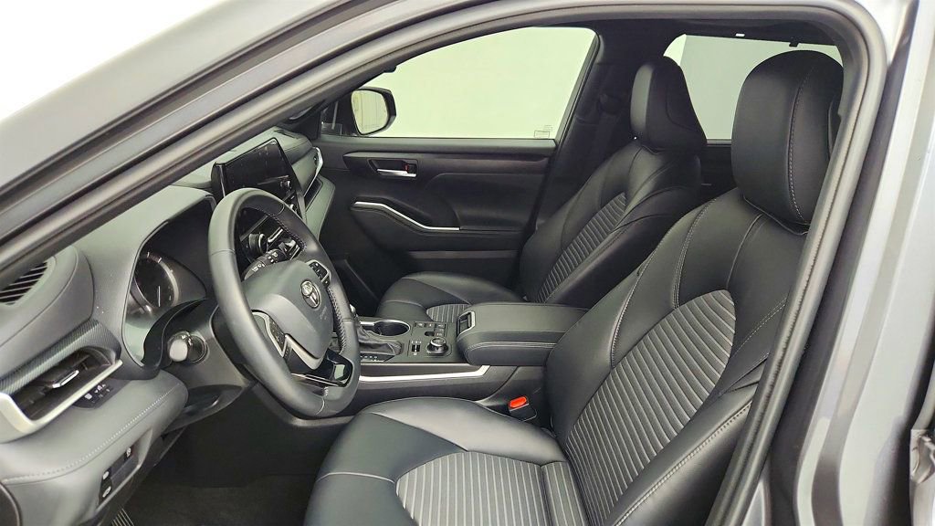 Used 2023 Toyota Highlander XSE image 19