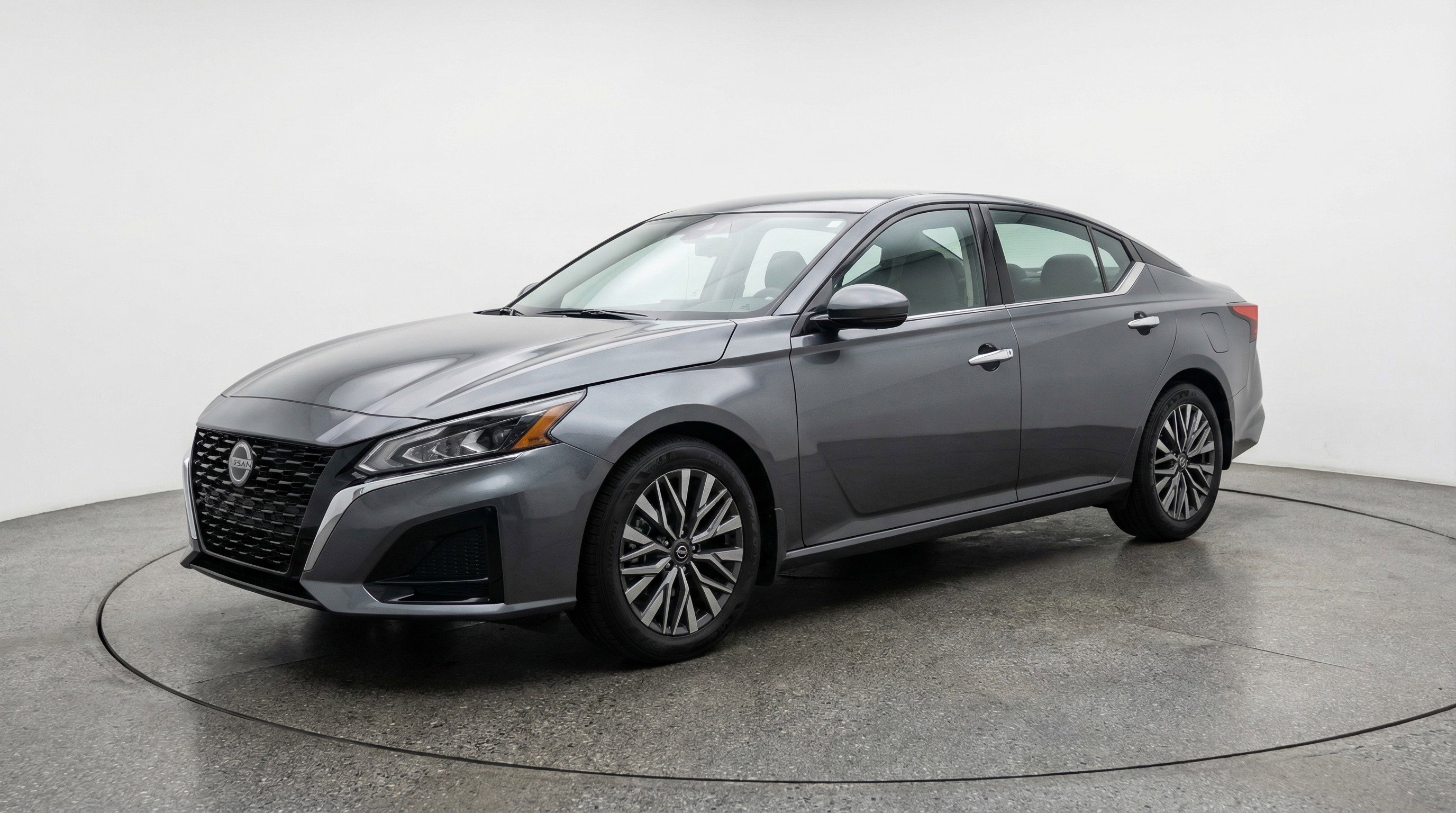 Used 2025 Nissan Altima 2.5 SV image 3