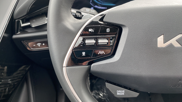 Certified 2025 Kia Niro EX Touring FWD image 28