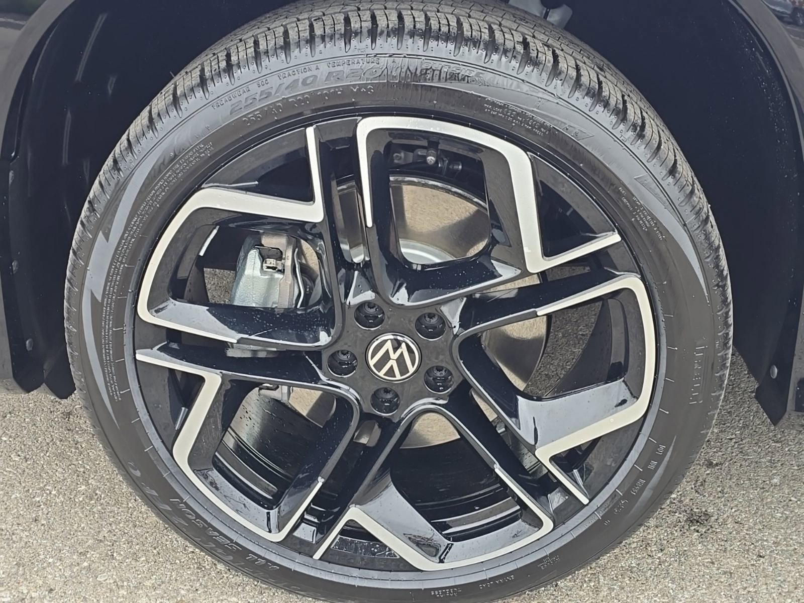 Certified 2026 Volkswagen Tiguan SEL R-Line AWD/4WD image 14