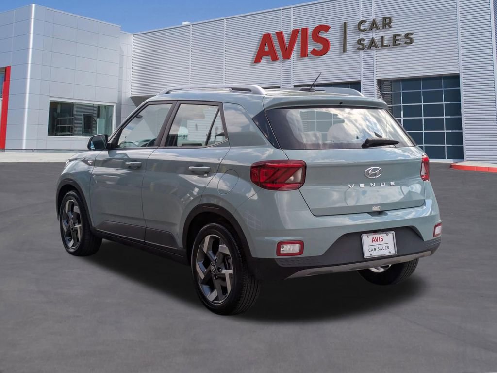 Used 2025 Hyundai Venue SEL FWD image 9