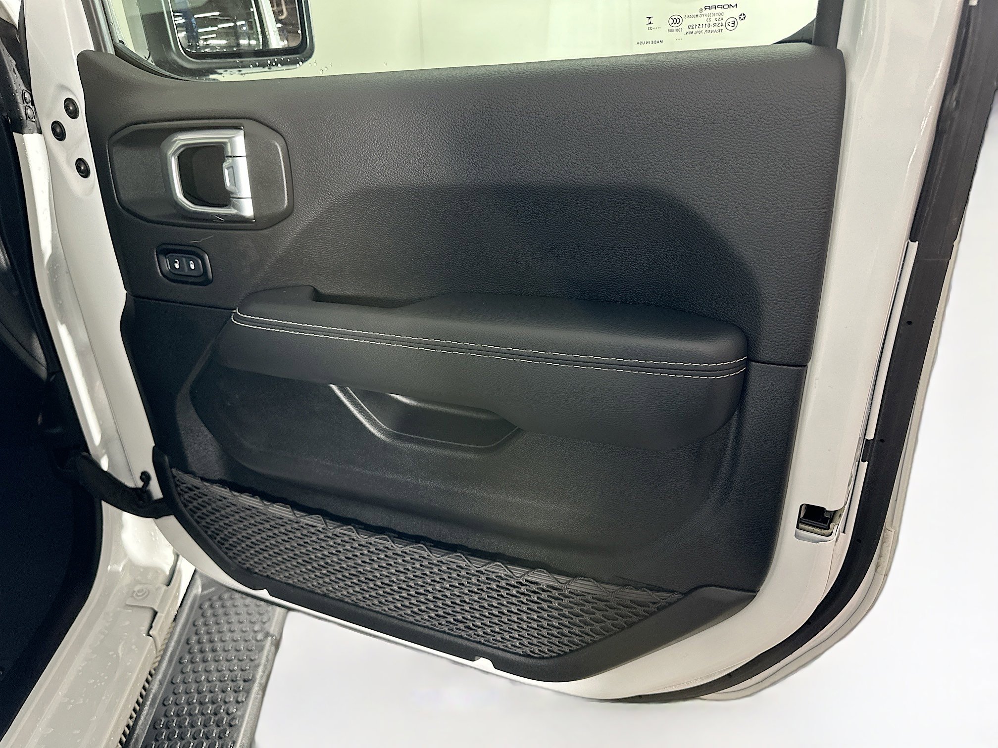 Used 2023 Jeep Wrangler Sahara w/ Cold Weather Group image 31