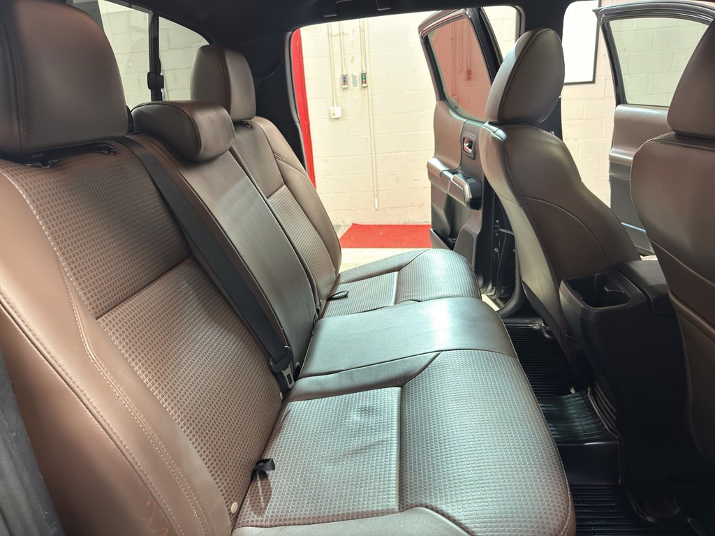 Used 2016 Toyota Tacoma Limited w/ Towing Package image 26