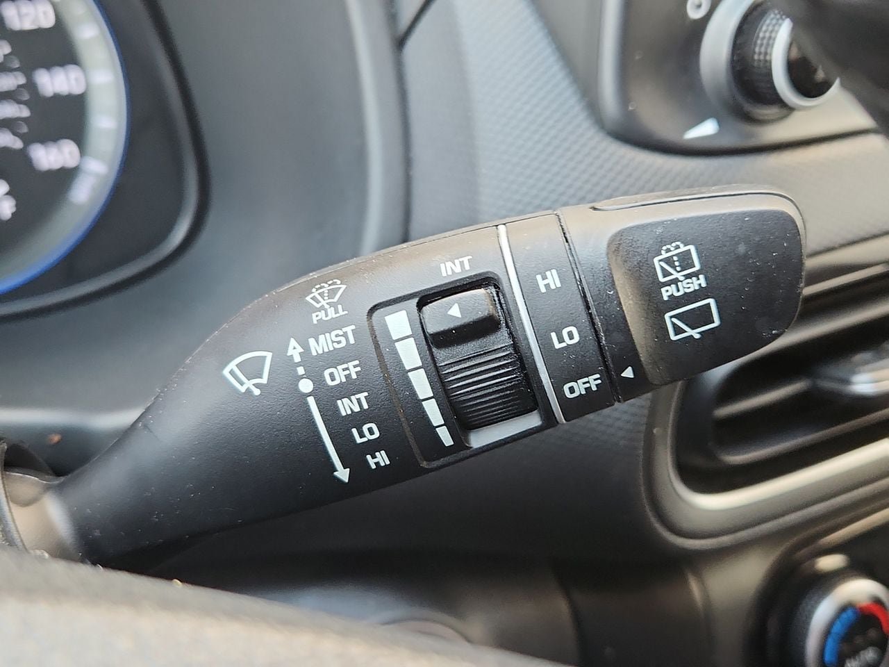 Used 2022 Hyundai Kona SEL w/ Convenience Package FWD image 28
