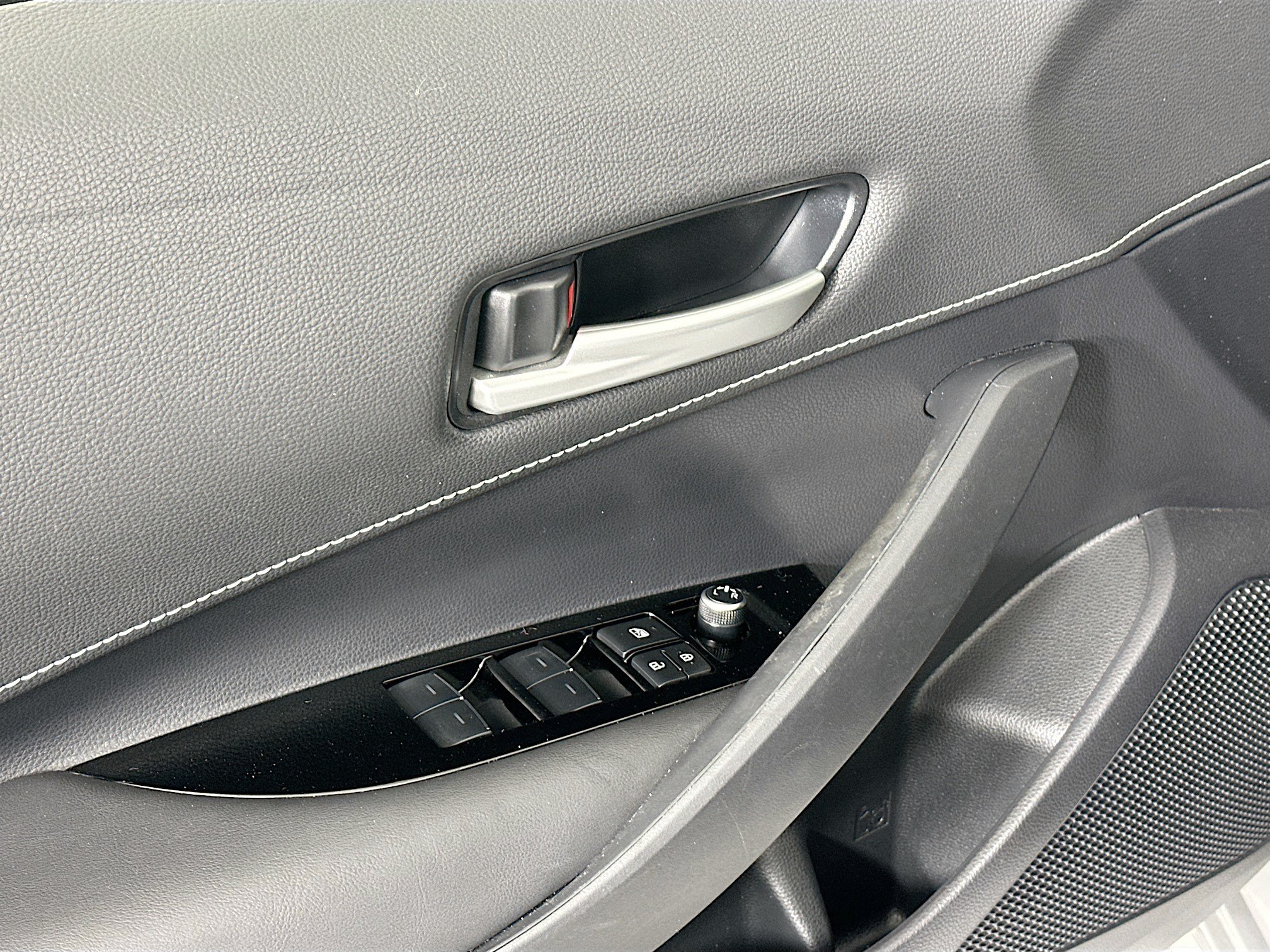 Used 2019 Toyota Corolla SE FWD image 15