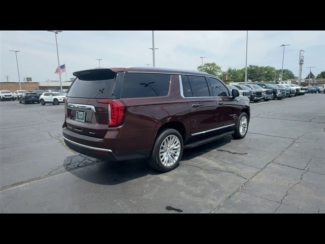 Certified 2023 GMC Yukon XL SLT w/ SLT Premium Package AWD/4WD image 8