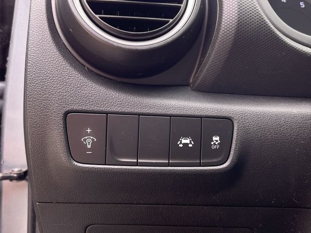 Used 2021 Hyundai Kona SE FWD image 17