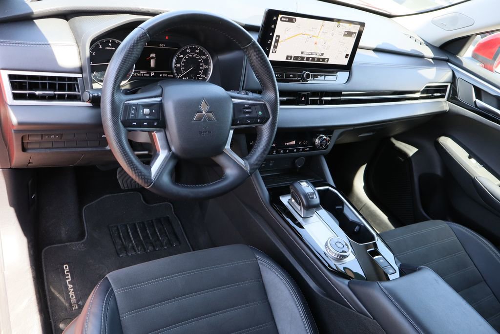 Used 2025 Mitsubishi Outlander SE FWD image 11