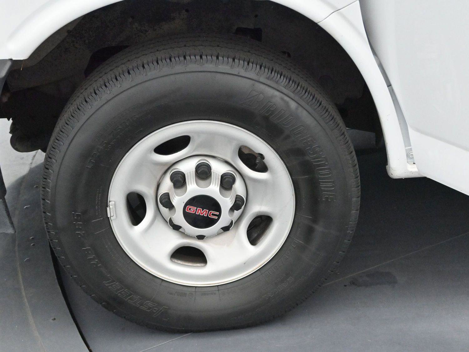 Used 2023 GMC Savana 3500 LS image 30
