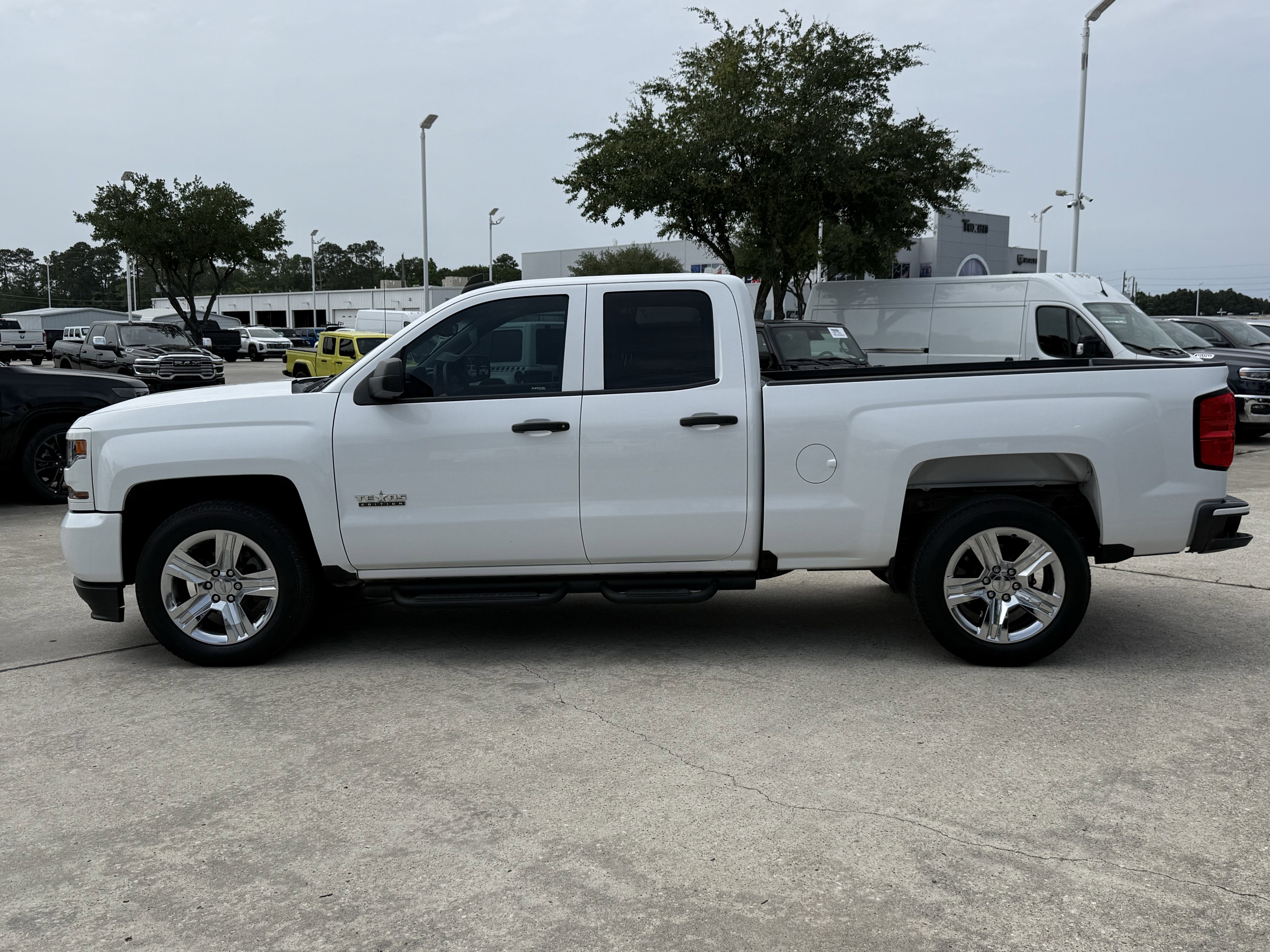 Used 2018 Chevrolet Silverado 1500 Custom w/ Texas Edition RWD image 8