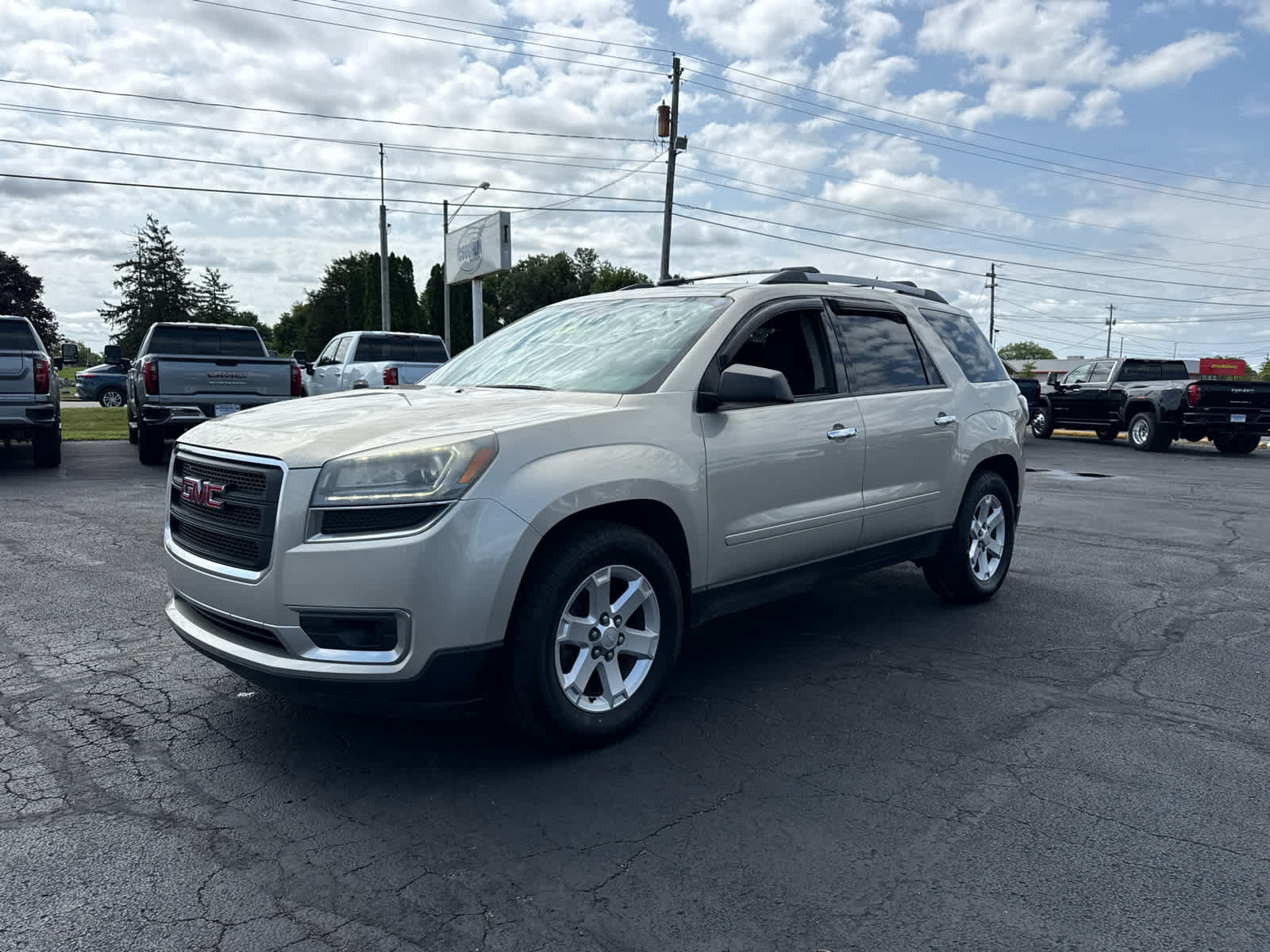 Used 2015 GMC Acadia SLE FWD image 1