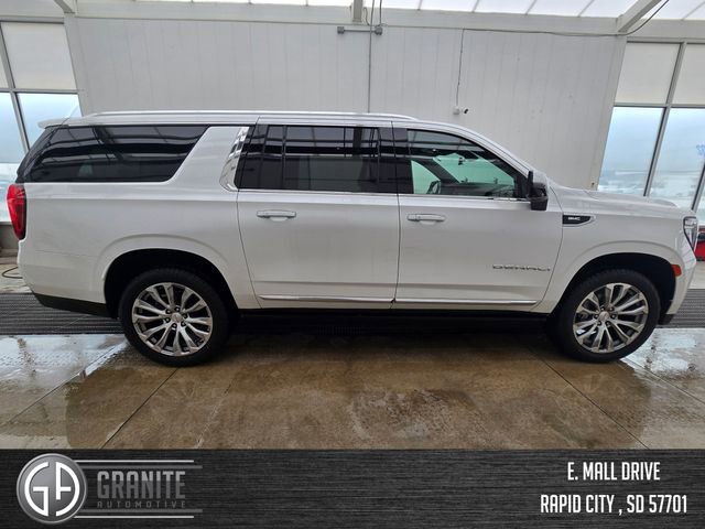 Used 2021 GMC Yukon XL Denali w/ Denali Premium Package image 6