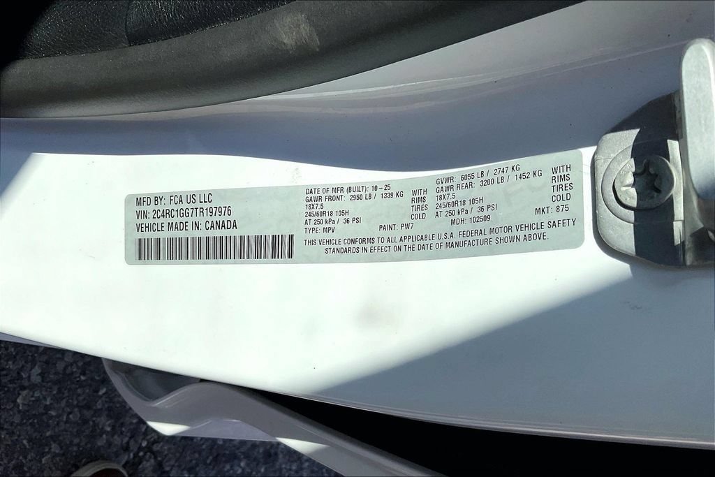 Used 2026 Chrysler Pacifica Limited FWD image 5