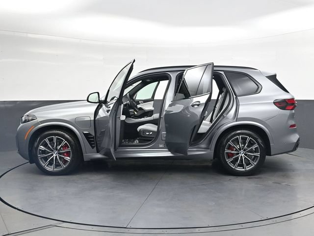 New 2026 BMW X5 xDrive50e w/ M Sport Package AWD/4WD image 38