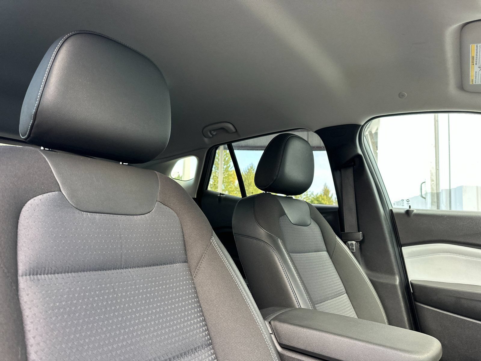 Used 2025 Chevrolet Trax LT FWD image 16