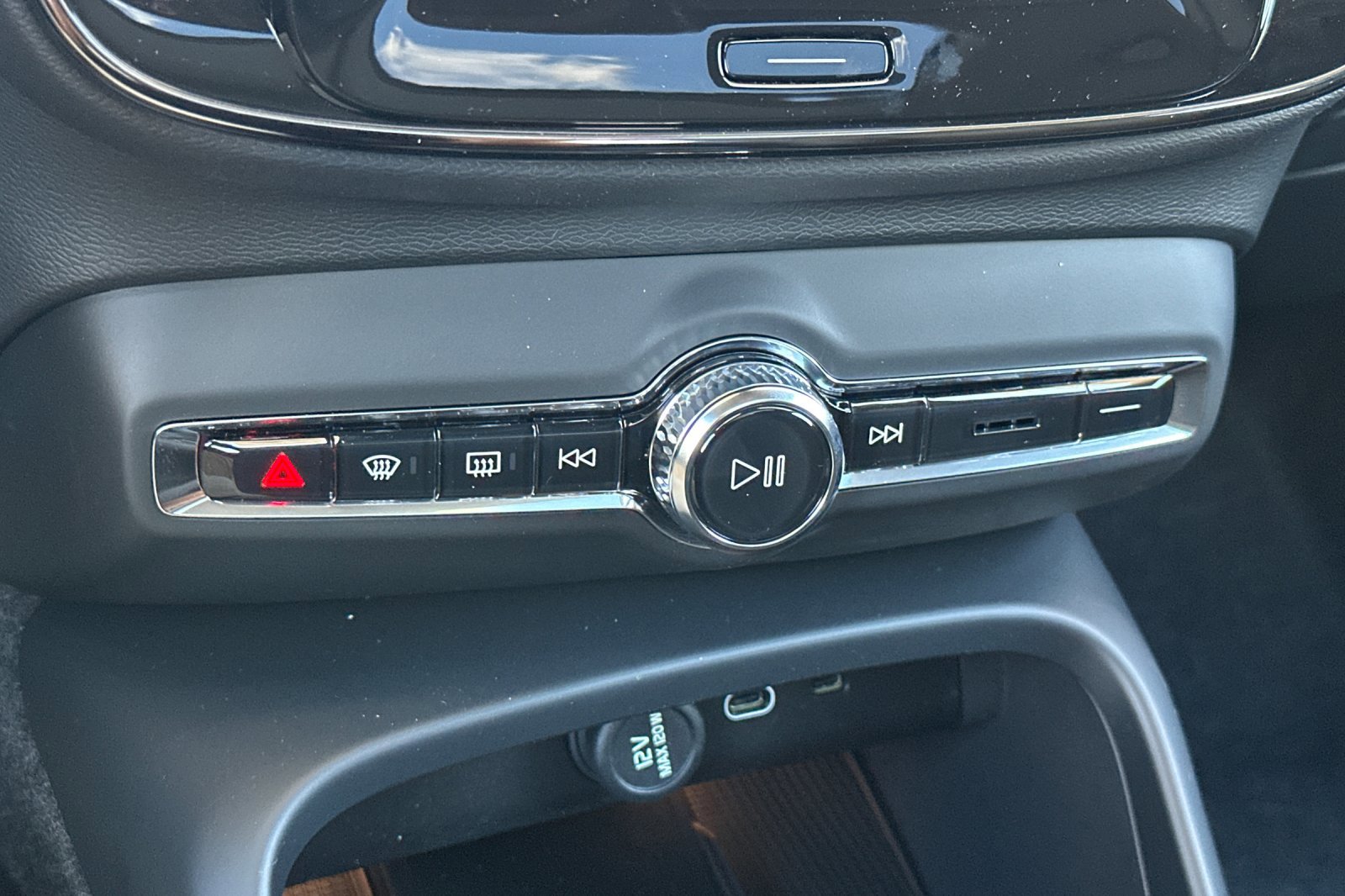 New 2026 Volvo XC40 B5 Core image 18