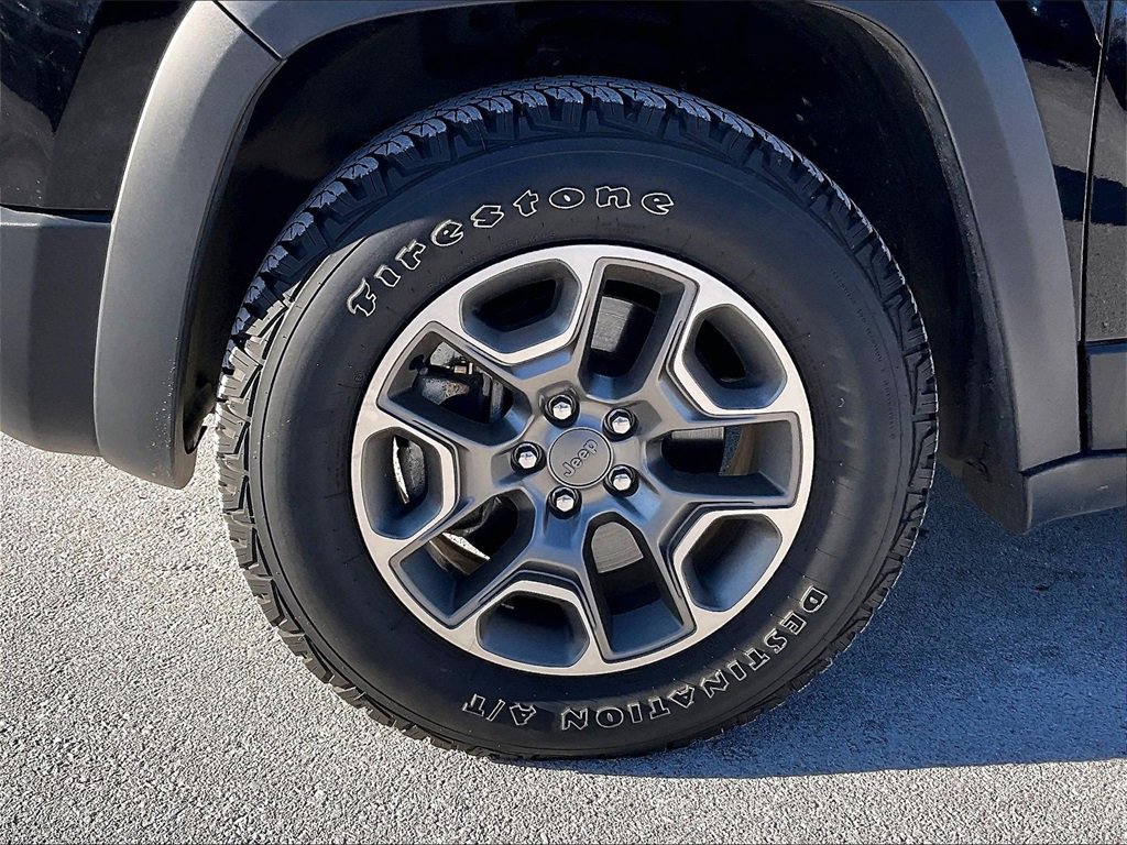 Used 2022 Jeep Cherokee Trailhawk w/ Premium Leather Package image 7