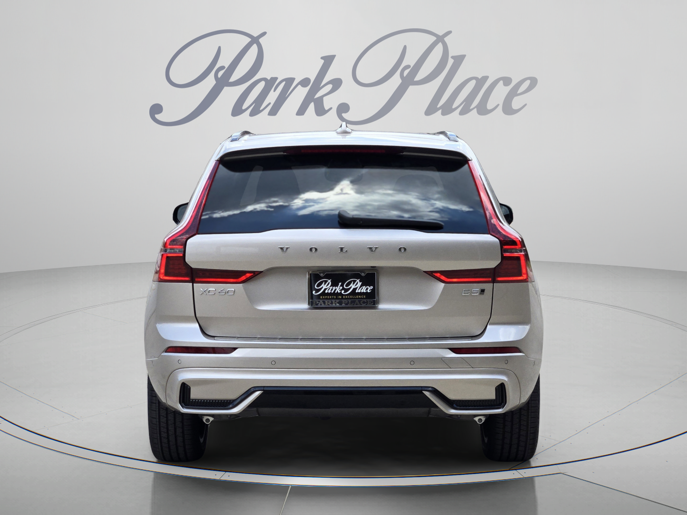 New 2026 Volvo XC60 B5 Plus w/ Protection Package Premier AWD/4WD image 4