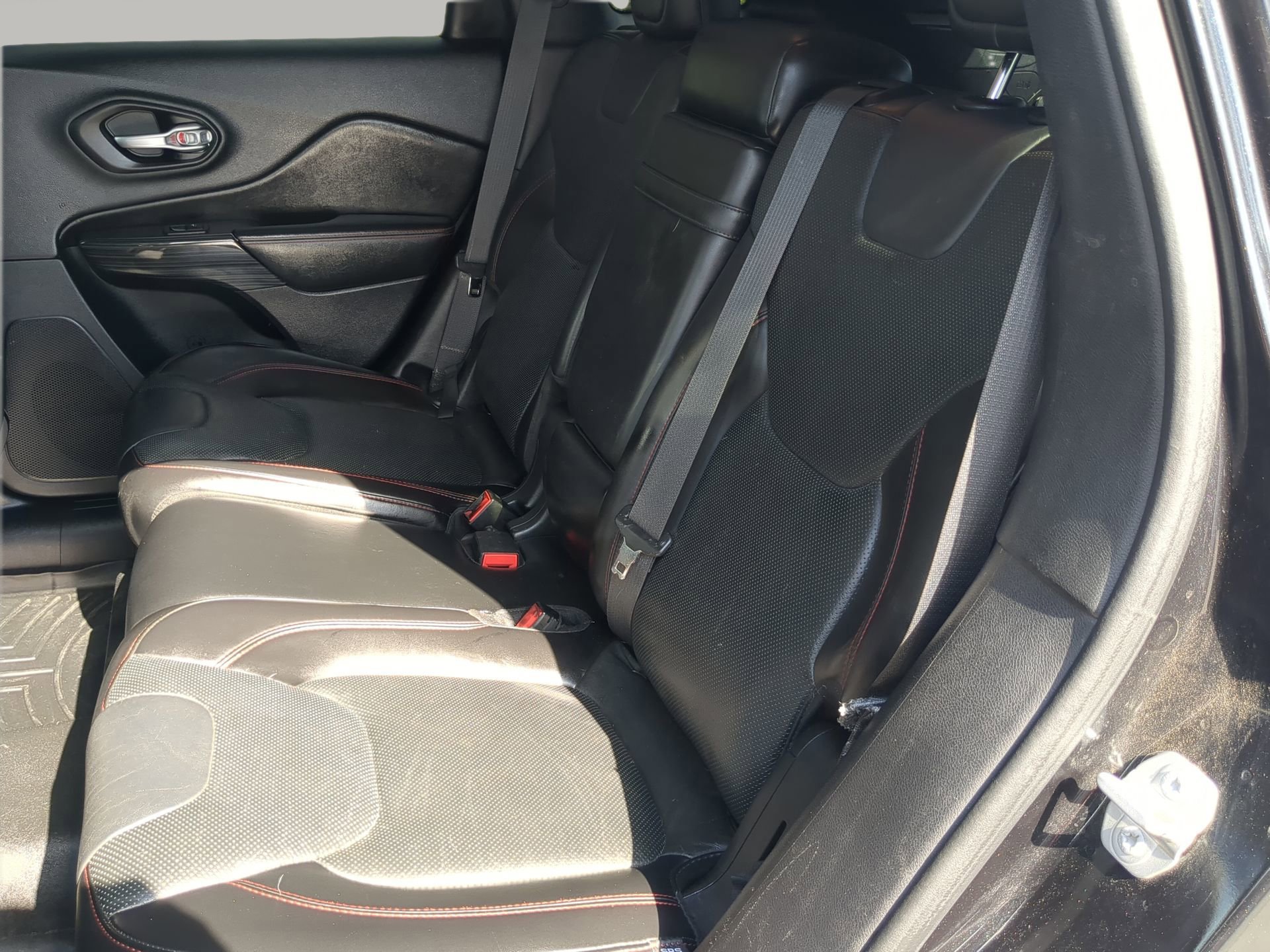 Used 2016 Jeep Cherokee Trailhawk w/ Comfort/Convenience Group image 47