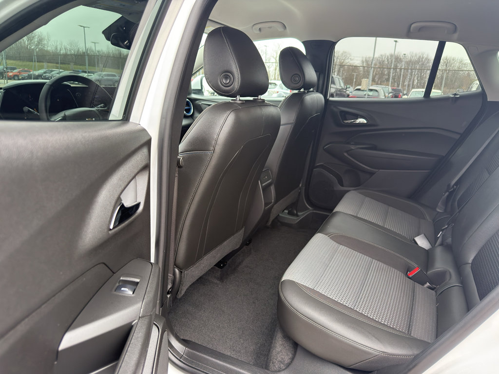 Used 2024 Chevrolet Trax LT w/ Driver Confidence Package FWD image 29