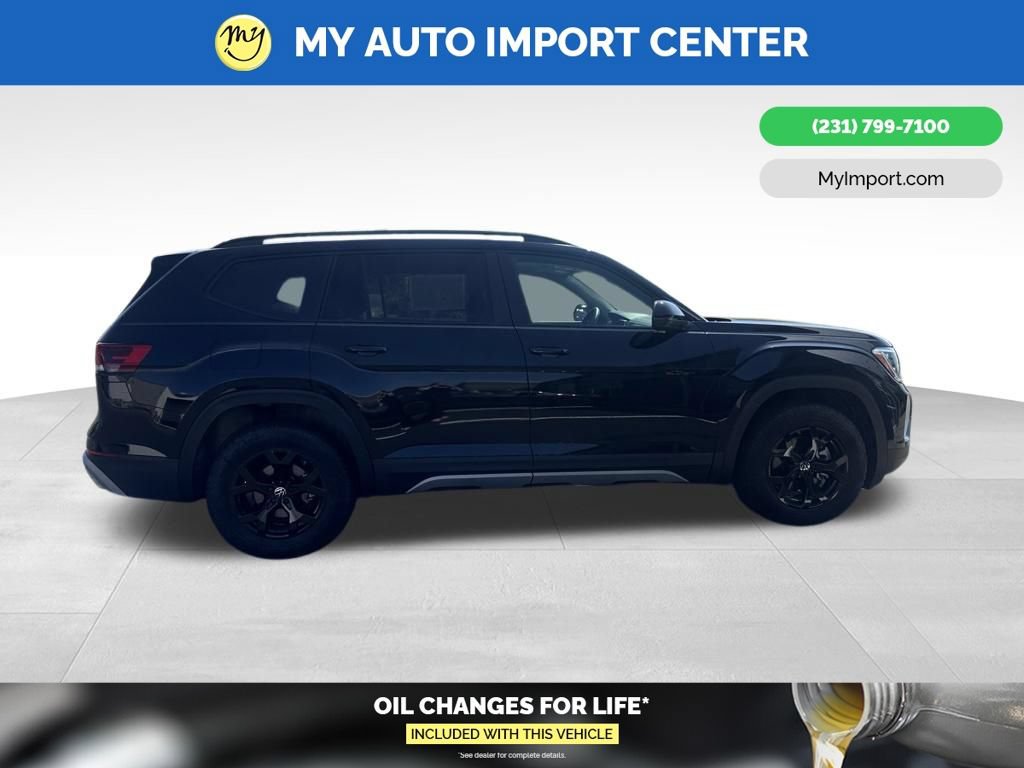 Used 2025 Volkswagen Atlas Peak Edition SE AWD/4WD image 8