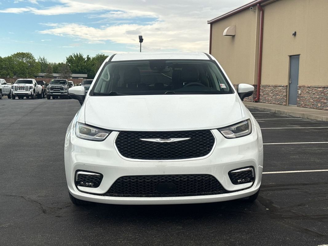 Used 2023 Chrysler Pacifica Touring-L FWD image 25