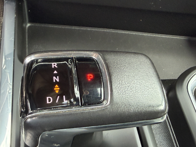 Used 2022 Chevrolet Silverado 1500 LT w/ Z71 Off-Road Package AWD/4WD image 24