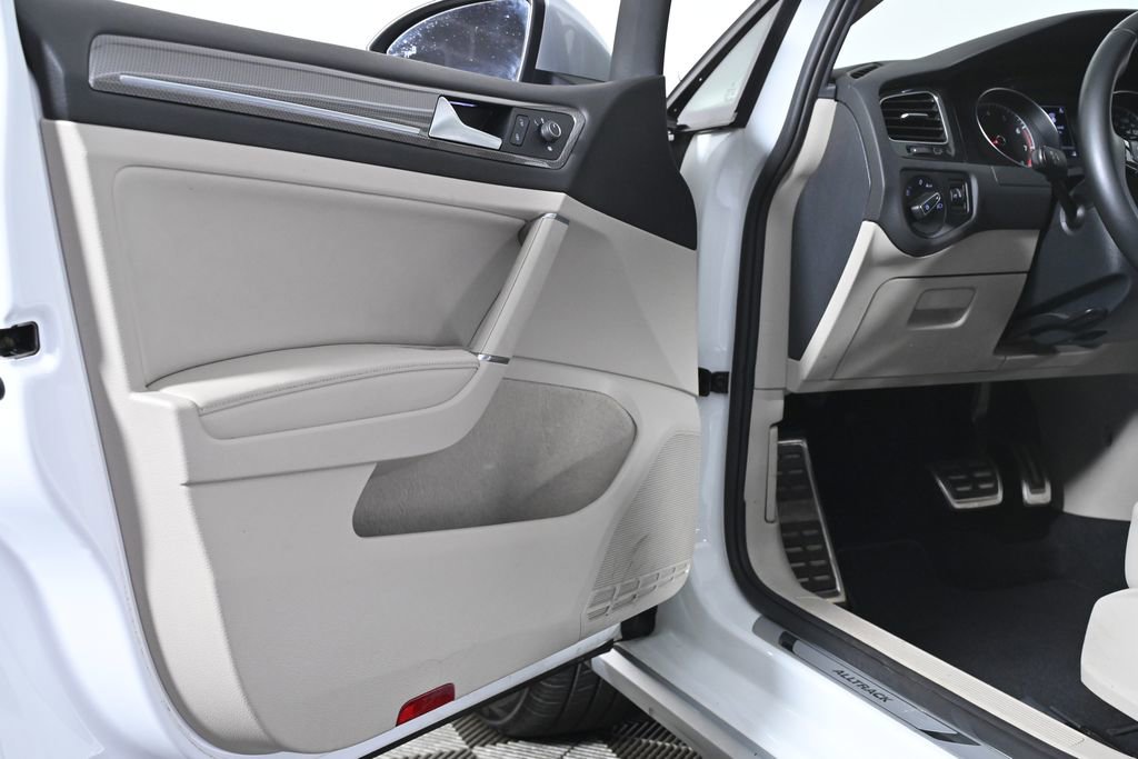 Used 2019 Volkswagen Golf Alltrack SE image 30