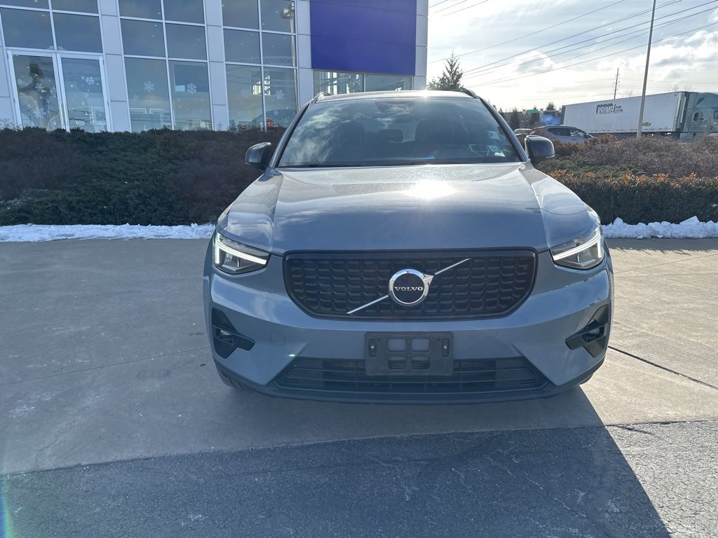 Certified 2023 Volvo XC40 B5 Ultimate w/ Protection Package Premier image 2