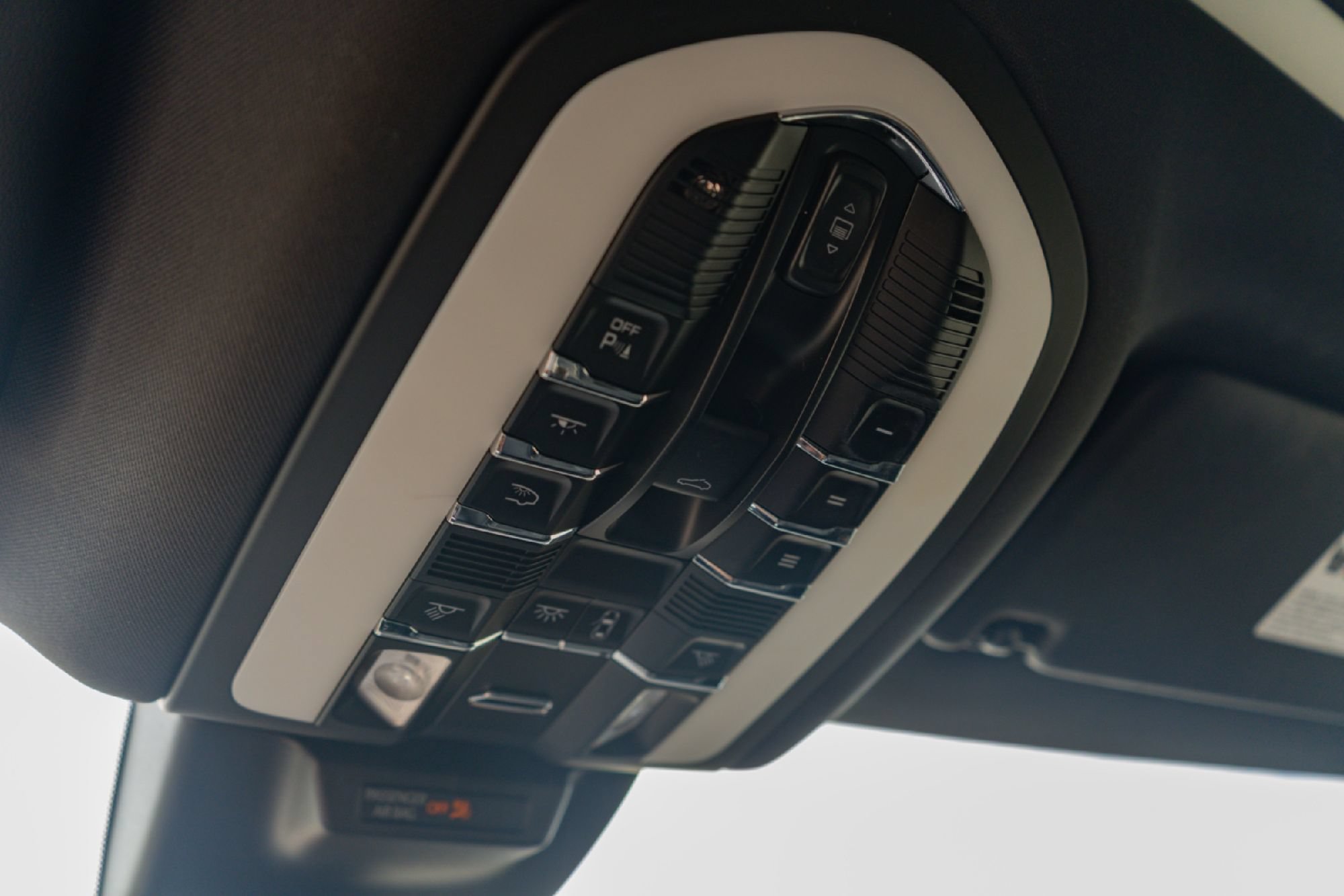 Used 2021 Porsche Macan AWD/4WD image 23