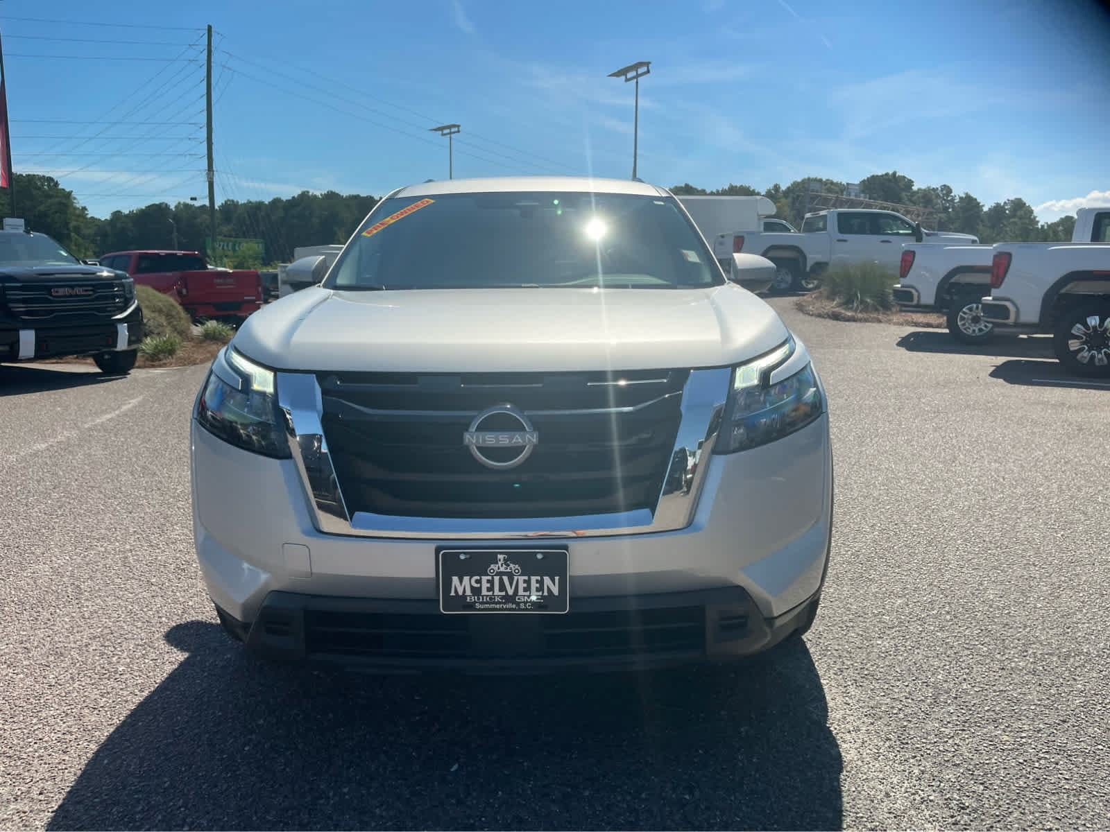 Used 2024 Nissan Pathfinder SV FWD image 2