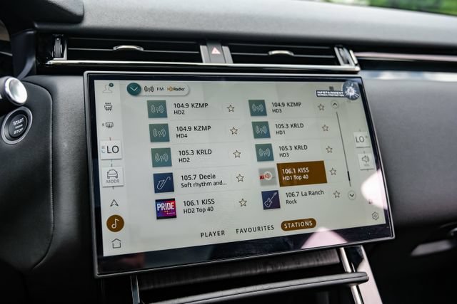 Used 2025 Land Rover Range Rover Velar Dynamic SE AWD/4WD image 32